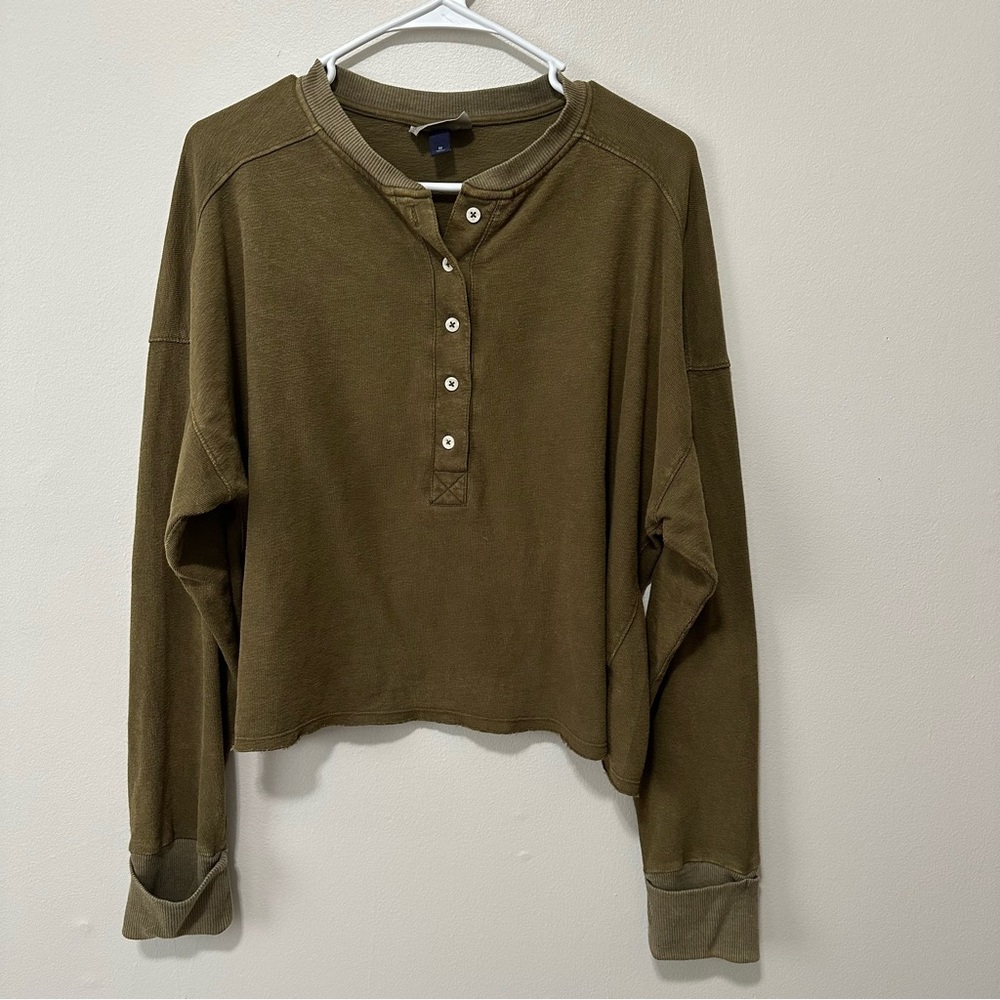 Universal thread crop top